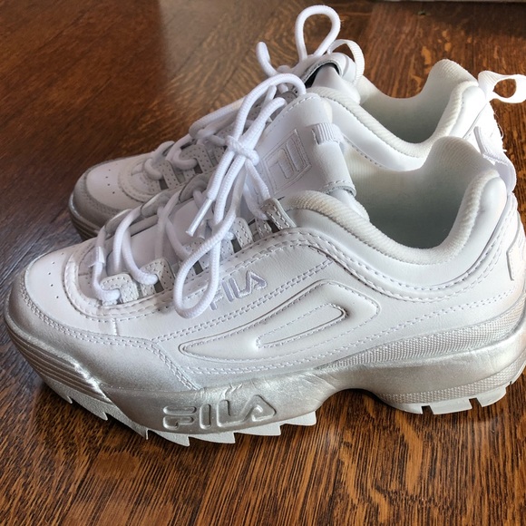 ❌SOLD❌ Women’s FILA Sneakers 👟 - Picture 2 of 8